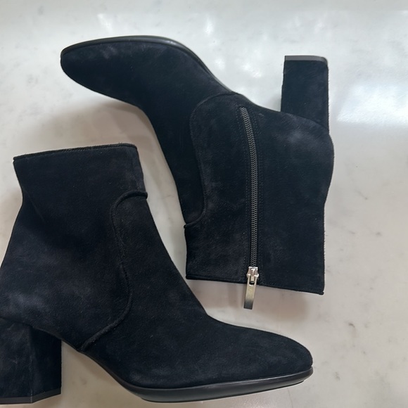 Aquatalia Suede Boots Leather Fortuna zippered Black Womens Size 8.5 - Picture 2 of 6